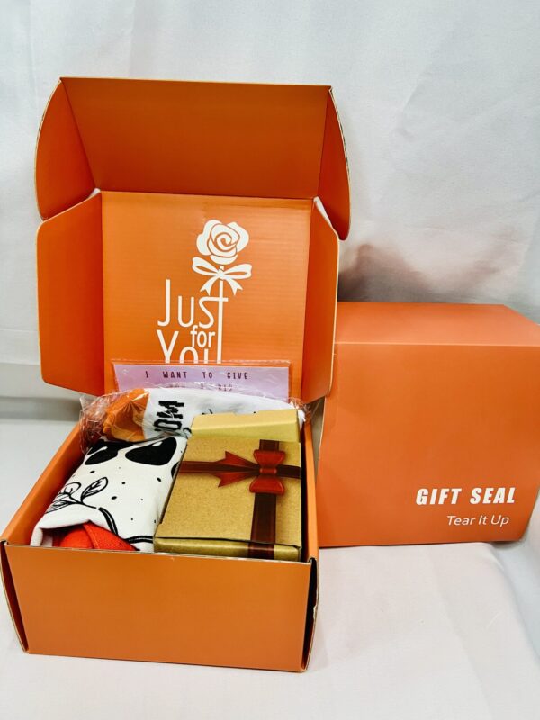 IMG_8761 Ultimate Best Mom Ever Gift Box – Tote, Mug, Keychain & Socks Set – Premium Mother’s Day Bundle